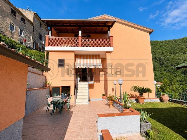 Case e ville in vendita di 232 m² in Via Carlo Fontana, 10