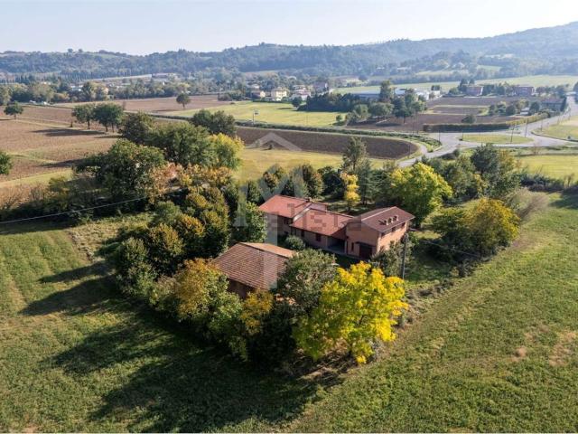 Case e ville in vendita di 232 m² in Via Cristoforo Colombo, 1