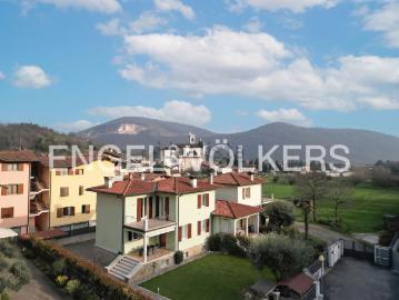 Case e ville in vendita di 232 m² in Via Alessandro Manzoni