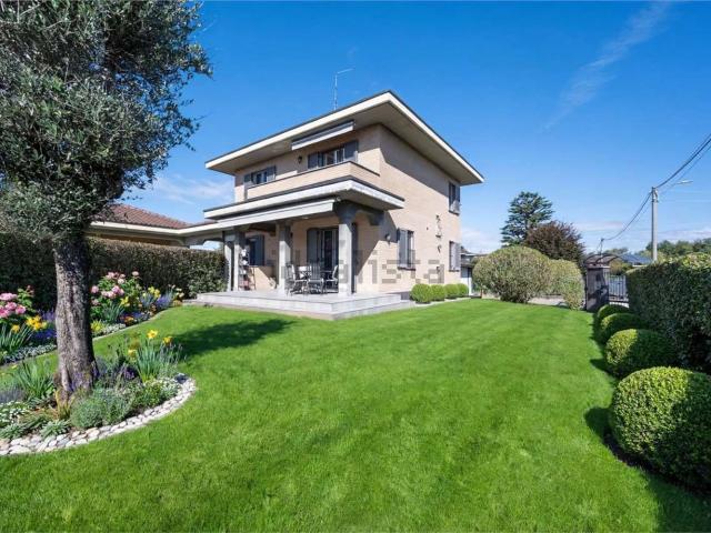Case e ville in vendita di 232 m² in Via del Campo, 33
