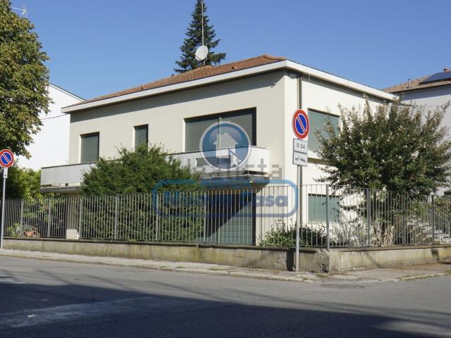 Case e ville in vendita di 232 m² in Via Mario Montanari, 20