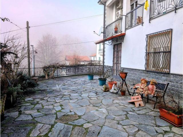 Case e ville in vendita di 232 m² in Via Roella, 57
