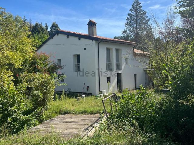 Case e ville in vendita di 232 m² in Via Zena