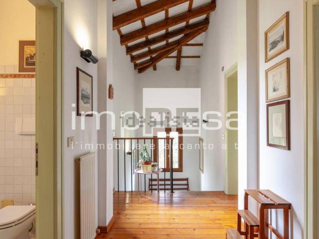 Case e ville in vendita di 232 m² in Vicolo A San Pelajo