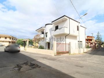 Case e ville in vendita di 232 m² in Piazza Fiume, 19