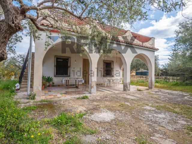 Case e ville in vendita di 232 m² in Strada Provinciale 34