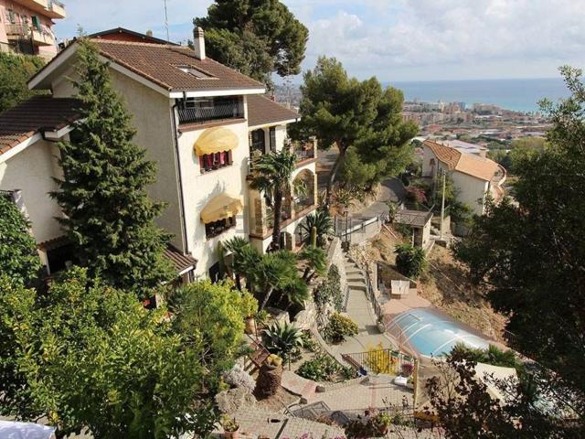 Case e ville in vendita di 233 m²