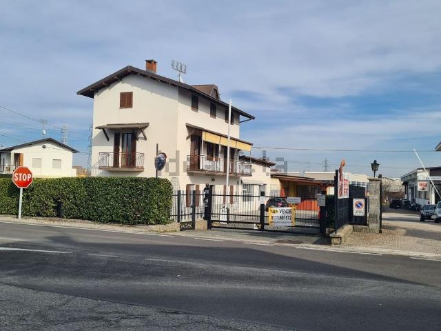 Case e ville in vendita di 233 m² in Via Crocetta, 1