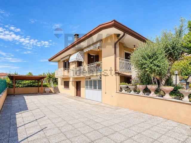 Case e ville in vendita di 233 m²