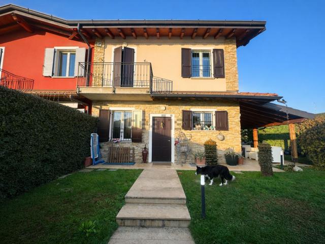 Case e ville in vendita di 233 m² in Via Don Pietro Rinaldini, 5