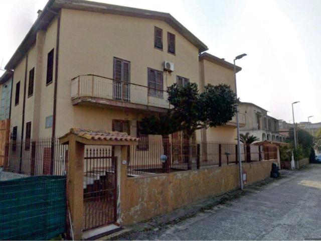 Case e ville in vendita di 233 m² in Via Due Pompe
