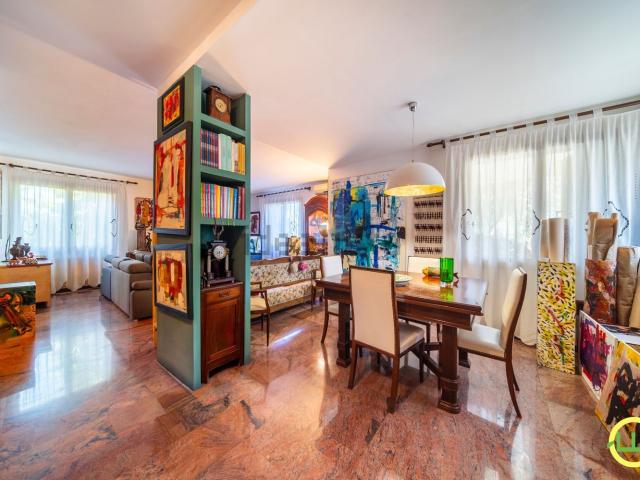 Case e ville in vendita di 233 m² in Via John Fitzgerald Kennedy