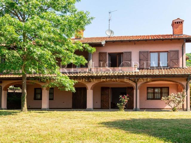 Case e ville in vendita di 233 m² in Via Roma, 6