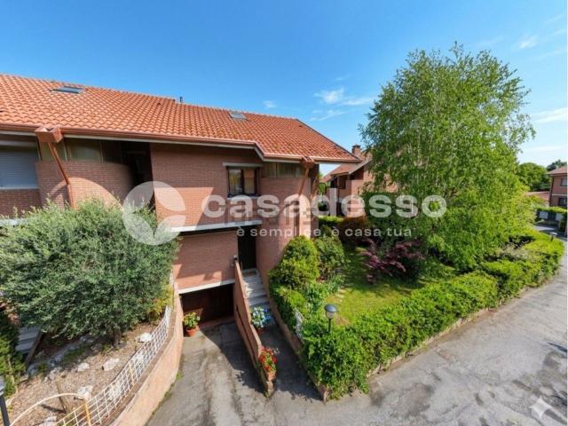 Case e ville in vendita di 233 m² in Via Reano, 24