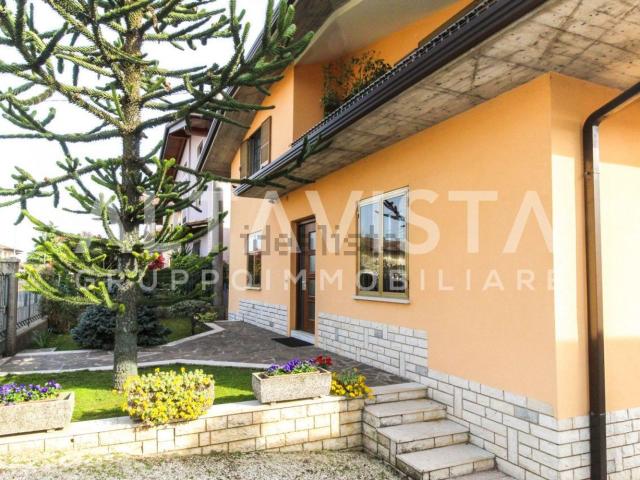 Case e ville in vendita di 233 m² in Via XX Settembre