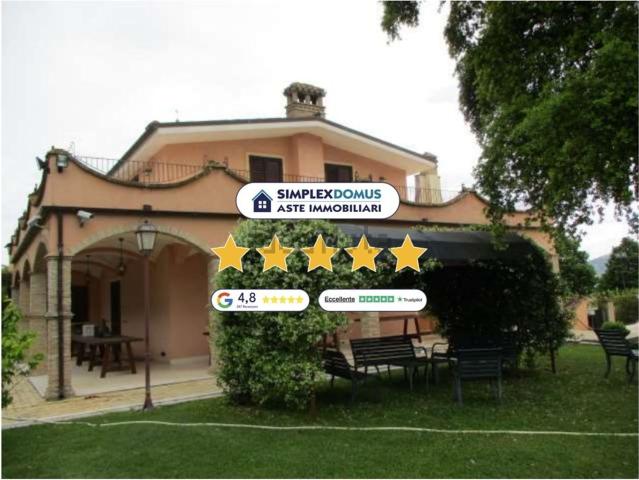 Case e ville in vendita di 2342 m² in Via Moncocitto