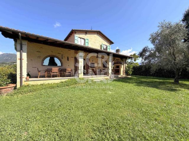 Case e ville in vendita di 234 m² in Via Balza Fiorita
