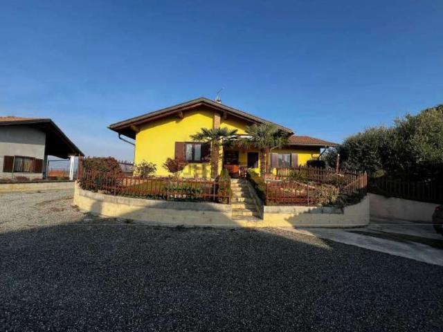 Case e ville in vendita di 234 m² in Via Amendola