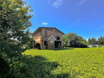 Case e ville in vendita di 234 m² in Via Adige, 21
