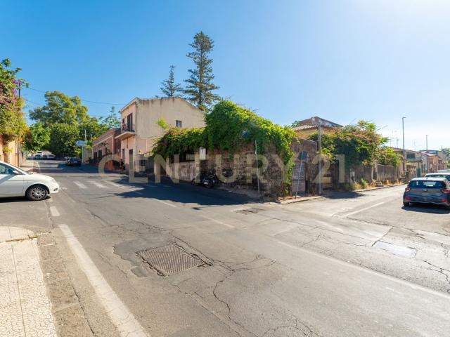 Case e ville in vendita di 234 m² in Via Galermo, 152