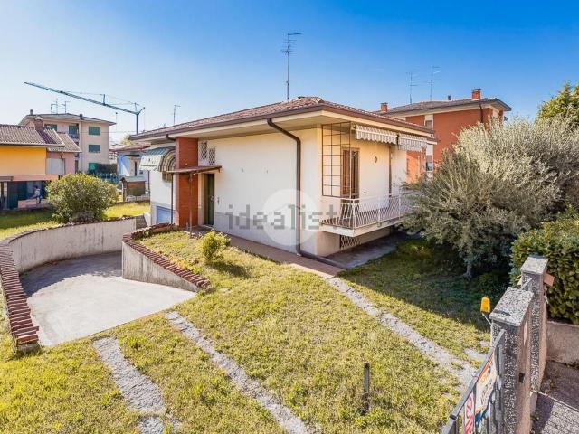 Case e ville in vendita di 234 m² in Via del Concilio, 26