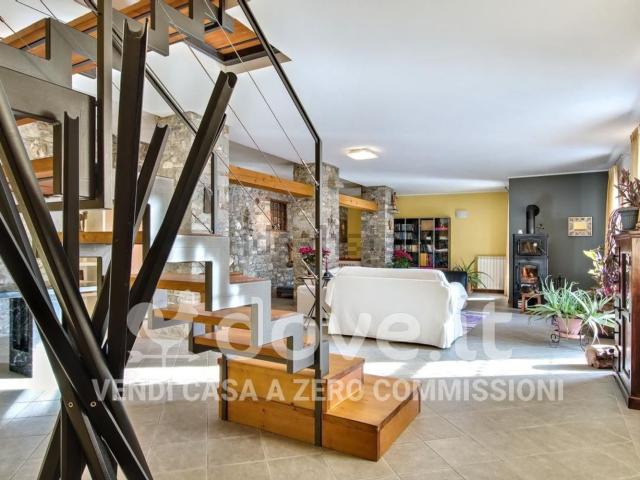 Case e ville in vendita di 234 m² in Via di Sopra, 367