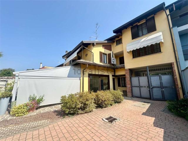 Case e ville in vendita di 234 m² in Via Monte Grappa, 9