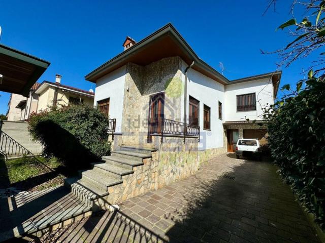 Case e ville in vendita di 234 m² in Via San Giovanni Bosco, 15