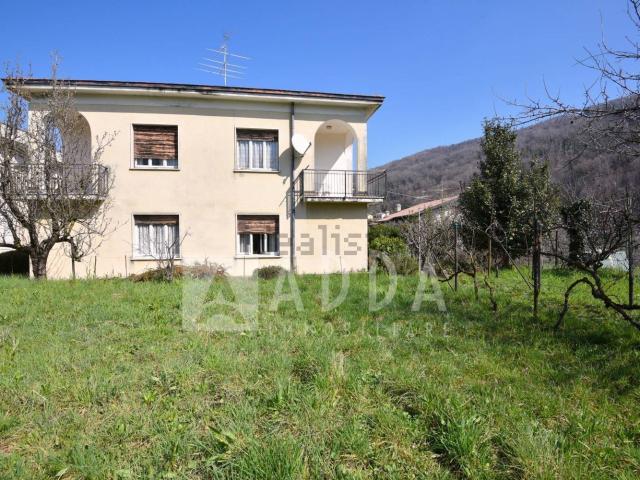 Case e ville in vendita di 234 m² in Via San Rocco