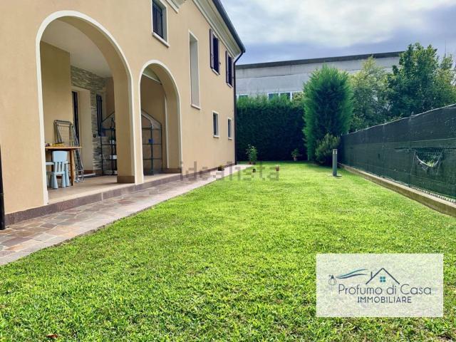 Case e ville in vendita di 234 m² in Via Santo Stefano