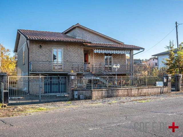 Case e ville in vendita di 234 m² in Via Parma