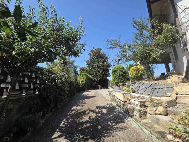 Case e ville in vendita di 234 m² in Via Roberto de Longe, 42