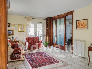 Case e ville in vendita di 234 m² in Viale Magna Grecia, 60