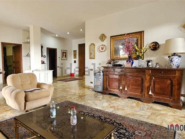 Case e ville in vendita di 320 m²