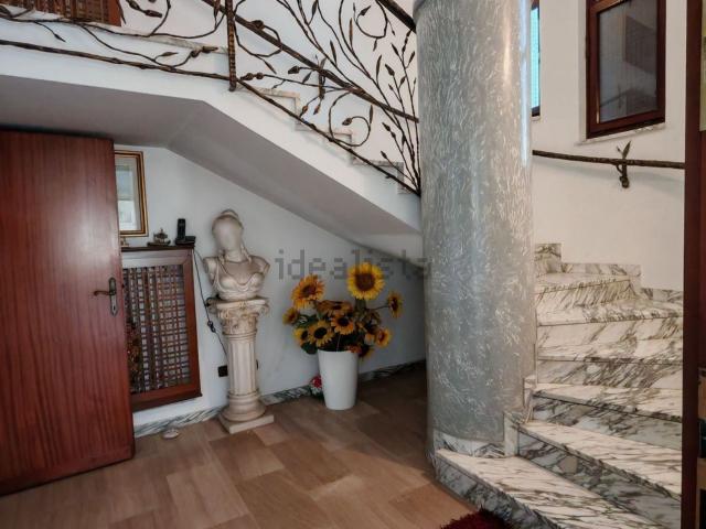 Case e ville in vendita di 235 m² in Via Catullo