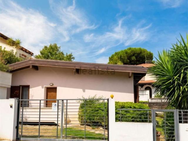 Case e ville in vendita di 235 m² in Via Alcide De Gasperi, 4