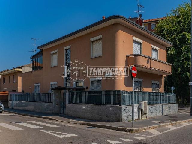 Case e ville in vendita di 235 m² in Via Brusuglio