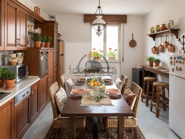 Case e ville in vendita di 235 m² in Via Granato