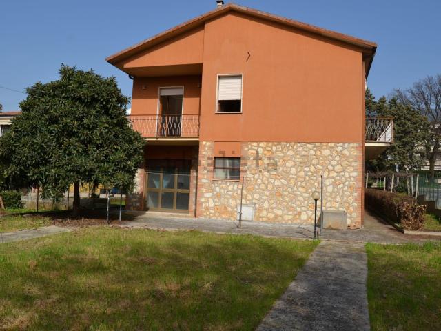 Case e ville in vendita di 235 m² in Via del Tordo