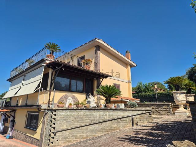 Case e ville in vendita di 235 m² in Via di Pozzi Bonelli, 13