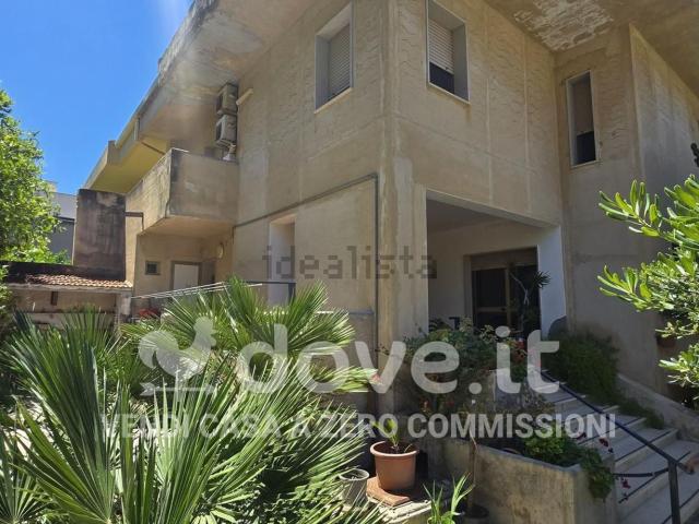 Case e ville in vendita di 235 m² in Via Europa, 22