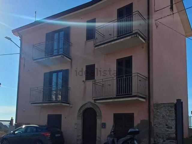 Case e ville in vendita di 235 m² in Via Pollella, 113