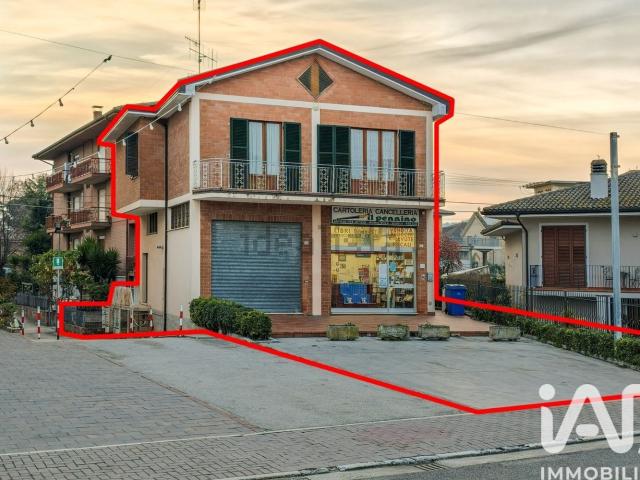 Case e ville in vendita di 235 m² in Via R. Sanzio, 9