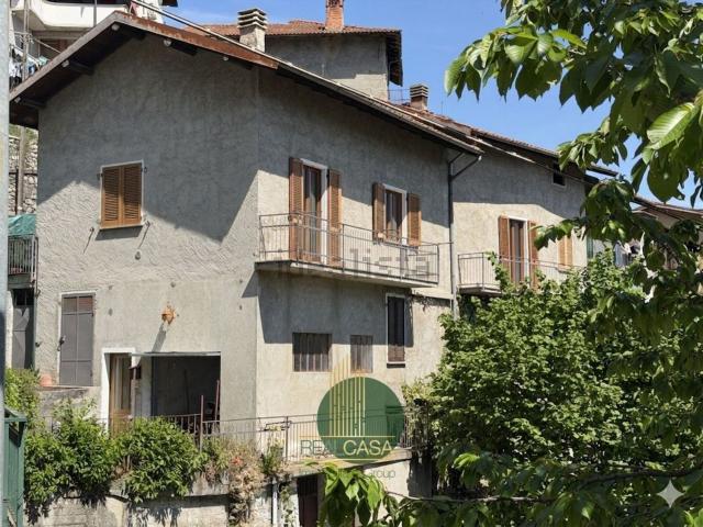 Case e ville in vendita di 235 m² in Via Tassimola, 8