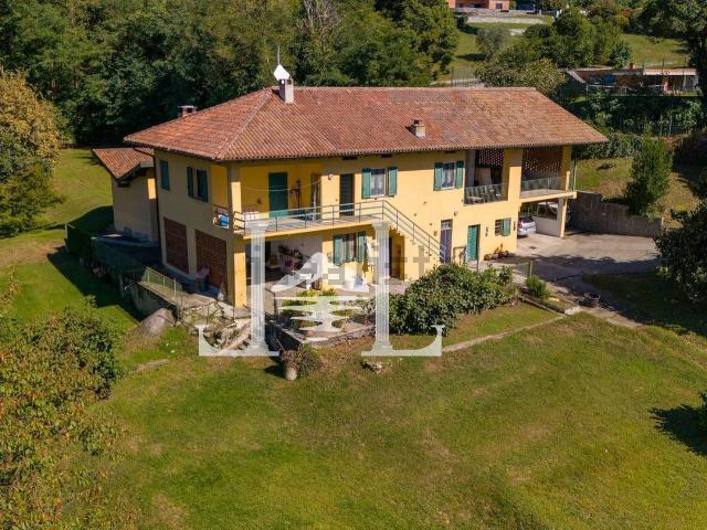 Case e ville in vendita di 235 m² in Via Val Castellana