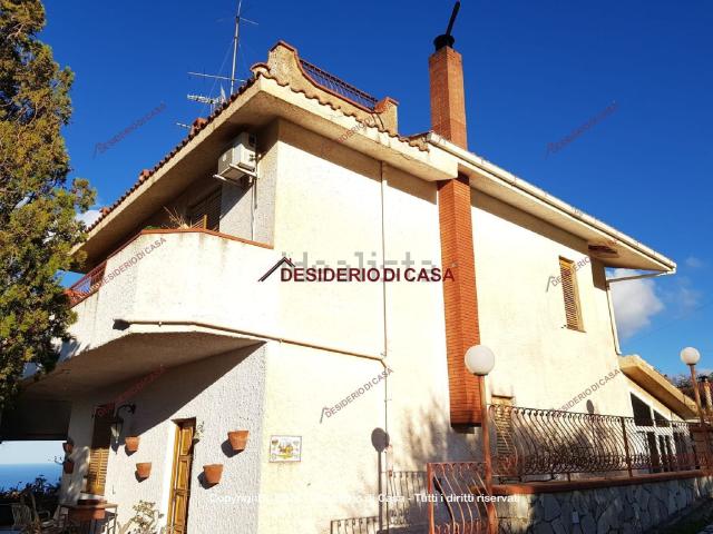 Case e ville in vendita di 235 m² in Strada Provinciale 121