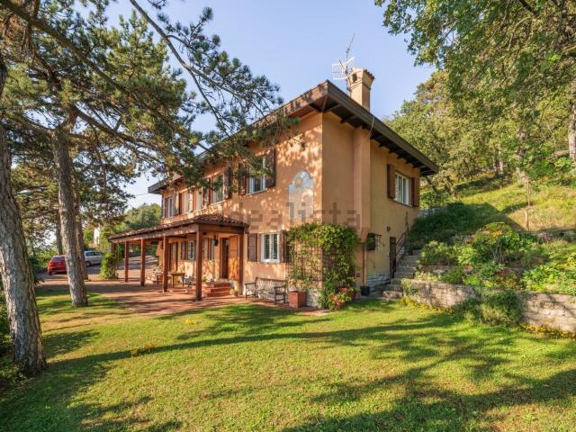 Case e ville in vendita di 235 m² in Strada Vicentina