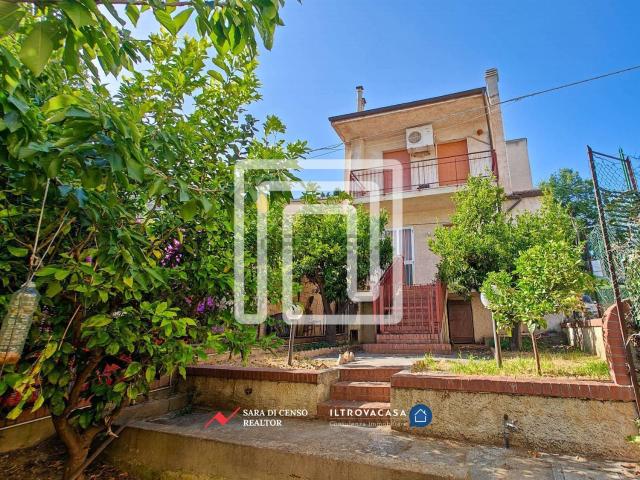 Case e ville in vendita di 236 m² in Via Gioacchino di Marzio, 38