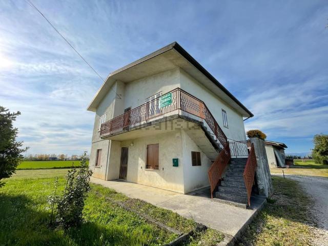 Case e ville in vendita di 236 m² in Via dei Tigli