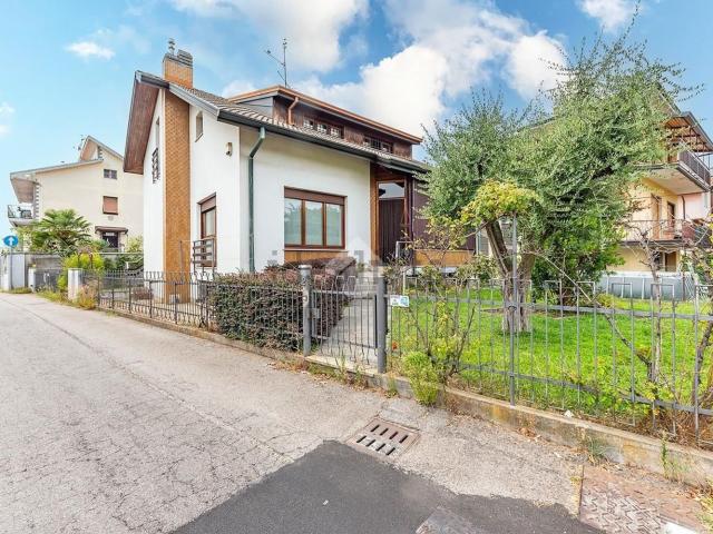 Case e ville in vendita di 236 m² in Via Friuli, 2